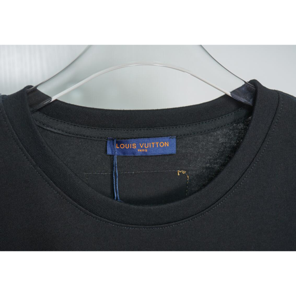 Áo Thun cotton Tay Ngắn In Hoạ Tiết Louis v Đơn Giản Trẻ Trung