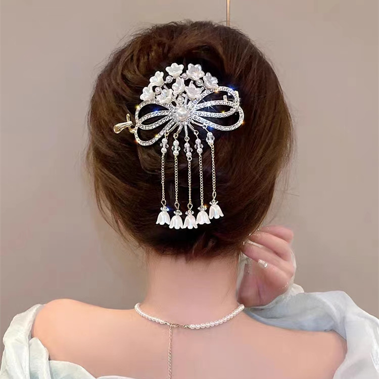 Kẹp Tóc Hình Hoa Lily Xinh Xắn Cho Nữ