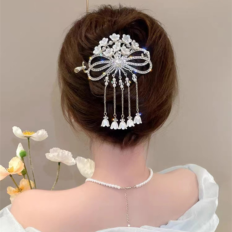 Kẹp Tóc Hình Hoa Lily Xinh Xắn Cho Nữ