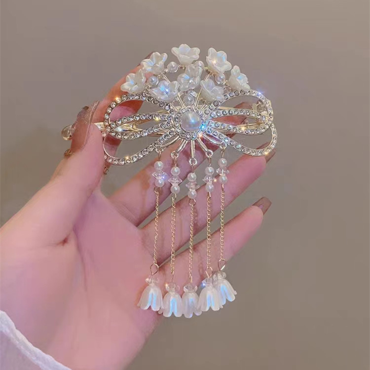 Kẹp Tóc Hình Hoa Lily Xinh Xắn Cho Nữ