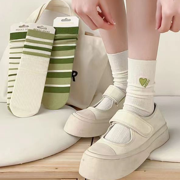 Vớ nữ sọc xanh lá cây thoáng khí và thoải mái vào mùa hè