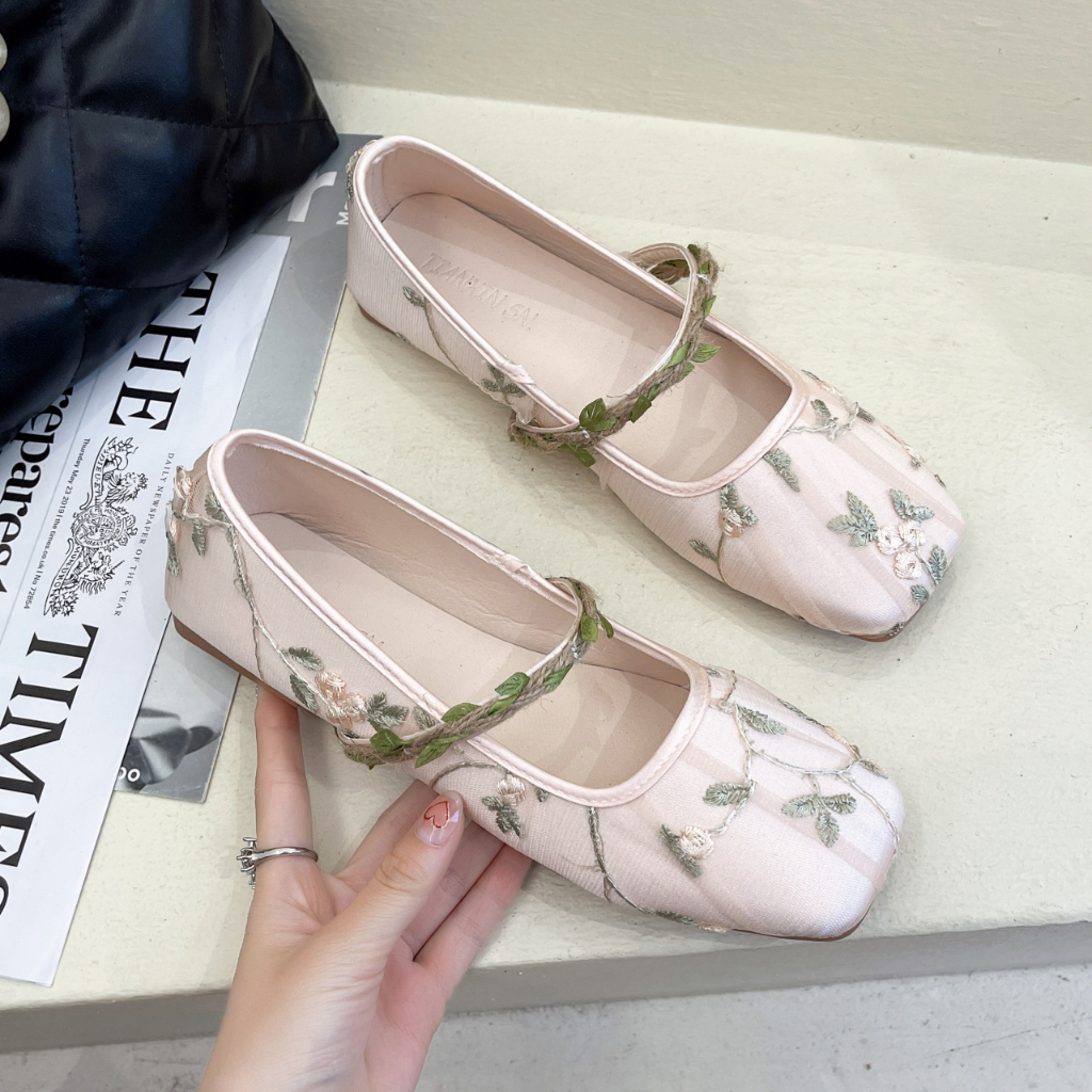 Giày Búp Bê Gót Thấp Mũi Vuông Thêu Họa Tiết Phong Cách Mới Mùa Hè