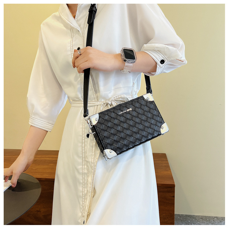 Túi đeo chéo vai MOUSSON dáng vuông nhỏ thời trang dành cho nữ