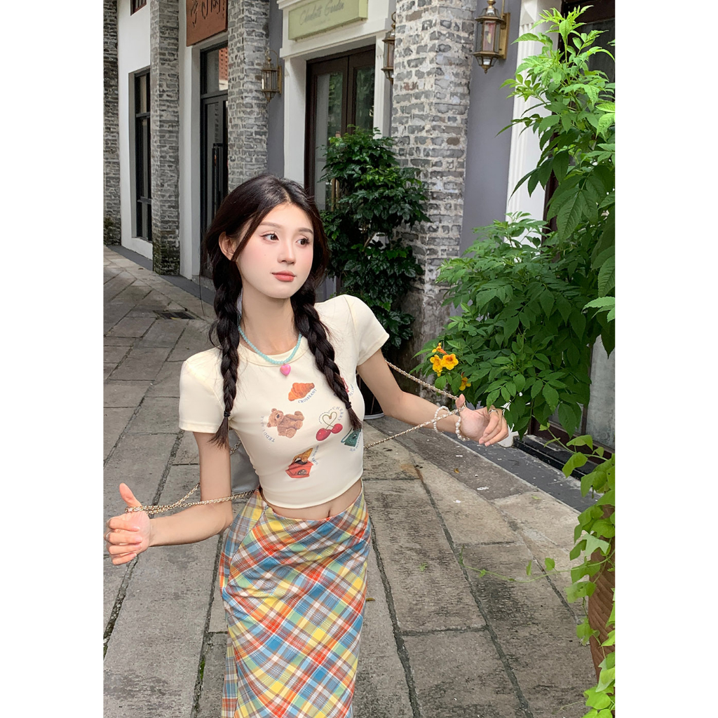 「MOTEL7」Set Áo Thun Ngắn Tay In Họa Tiết + Chân Váy Caro Thời Trang Cho Nữ