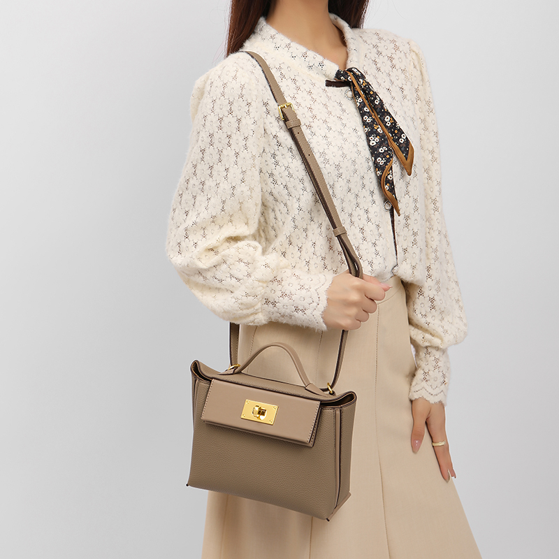 Túi Xách Đeo Vai Bằng Cao Su Thời Trang Cho Nữ