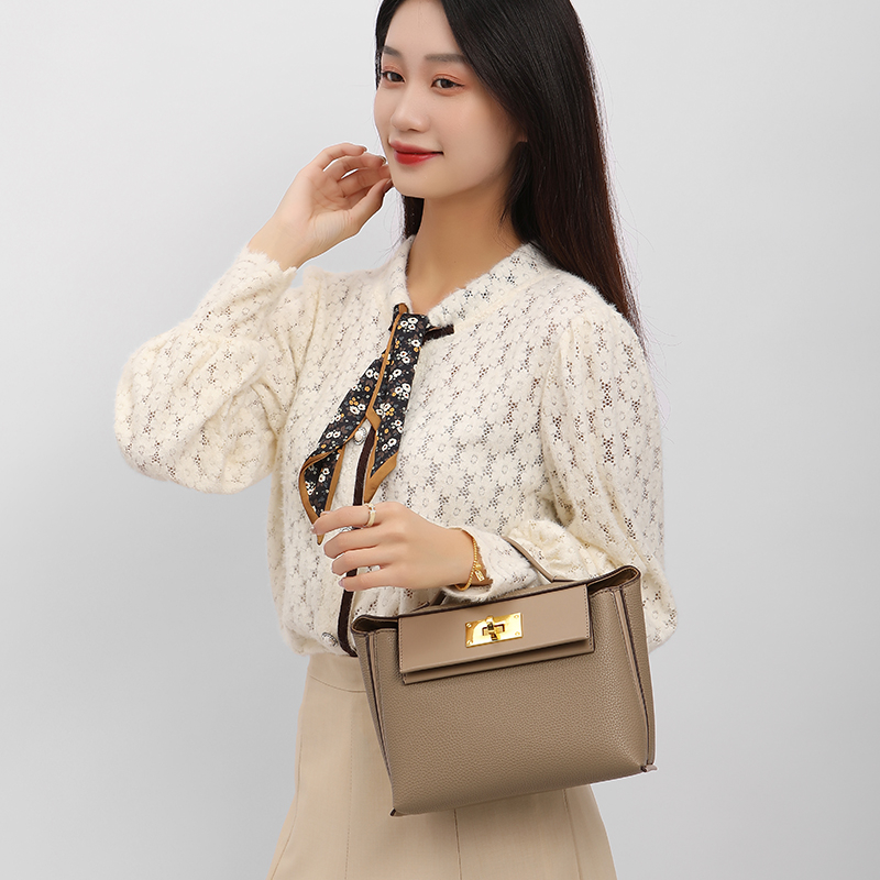 Túi Xách Đeo Vai Bằng Cao Su Thời Trang Cho Nữ