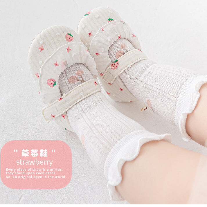 Giày Cotton Họa Tiết Dâu Tây Xinh Xắn Dành Cho Bé Gái 0-12 Tháng Tuổi