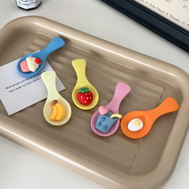 Kẹp Tóc Hình Bánh Kem Dâu Tây / Muỗng Dễ Thương Vui Nhộn Cho Bé Gái