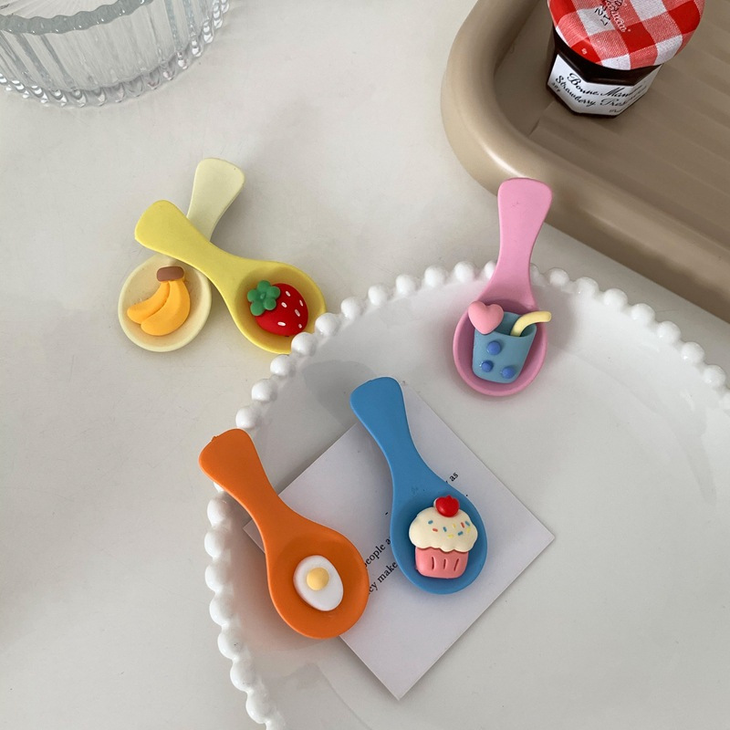 Kẹp Tóc Hình Bánh Kem Dâu Tây / Muỗng Dễ Thương Vui Nhộn Cho Bé Gái