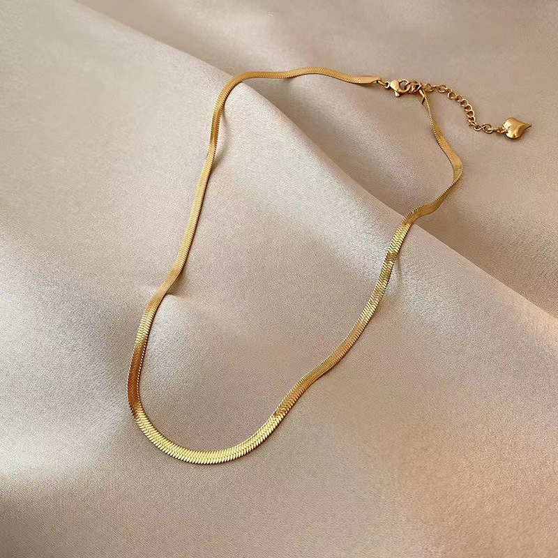 Ht simple single-layer titanium steel flat snake bone chain thép không gỉ mạ vàng 18k chuỗi vòng cổ niche daily all-match non-f