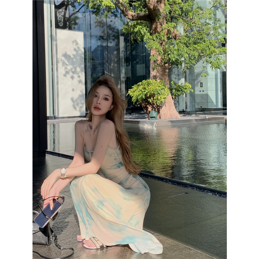 Đầm Dài Hai Dây Ôm Dáng Phong Cách Retro Lãng Mạn