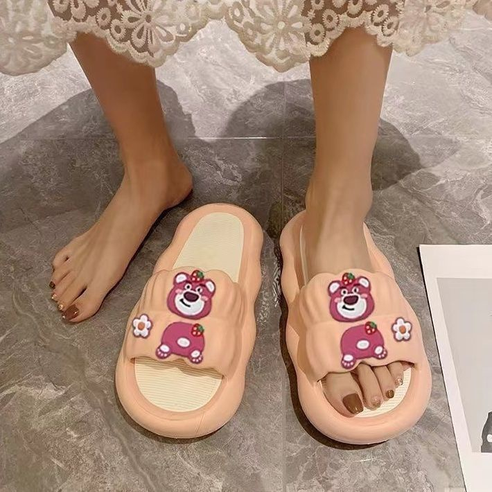 Dép Đế Dày Chống Trượt Họa Tiết Gấu Và Dâu Tây Thời