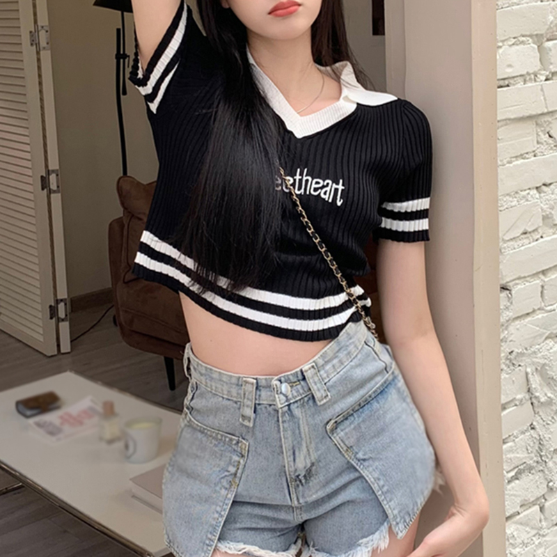 Áo Croptop Dệt Kim Tay Ngắn Cổ Bẻ Thêu Chữ Thời Trang Cho Nữ