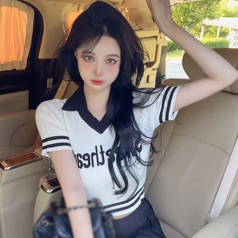 Áo Croptop Dệt Kim Tay Ngắn Cổ Bẻ Thêu Chữ Thời Trang Cho Nữ