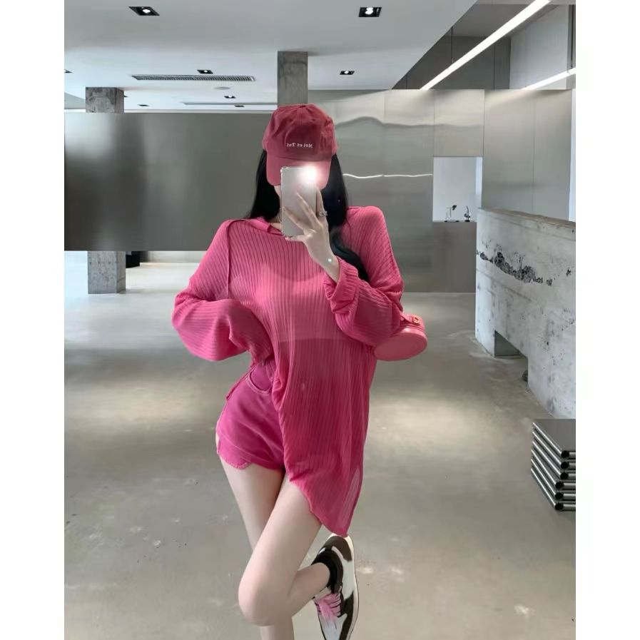 Sét Áo Thun Sọc Dọc Phom Rộng Phối Kèm Quần Đùi Kaki Màu Hồng Đẹp Mắt Cho Các Nàng Thích Phong Cách Năng Động