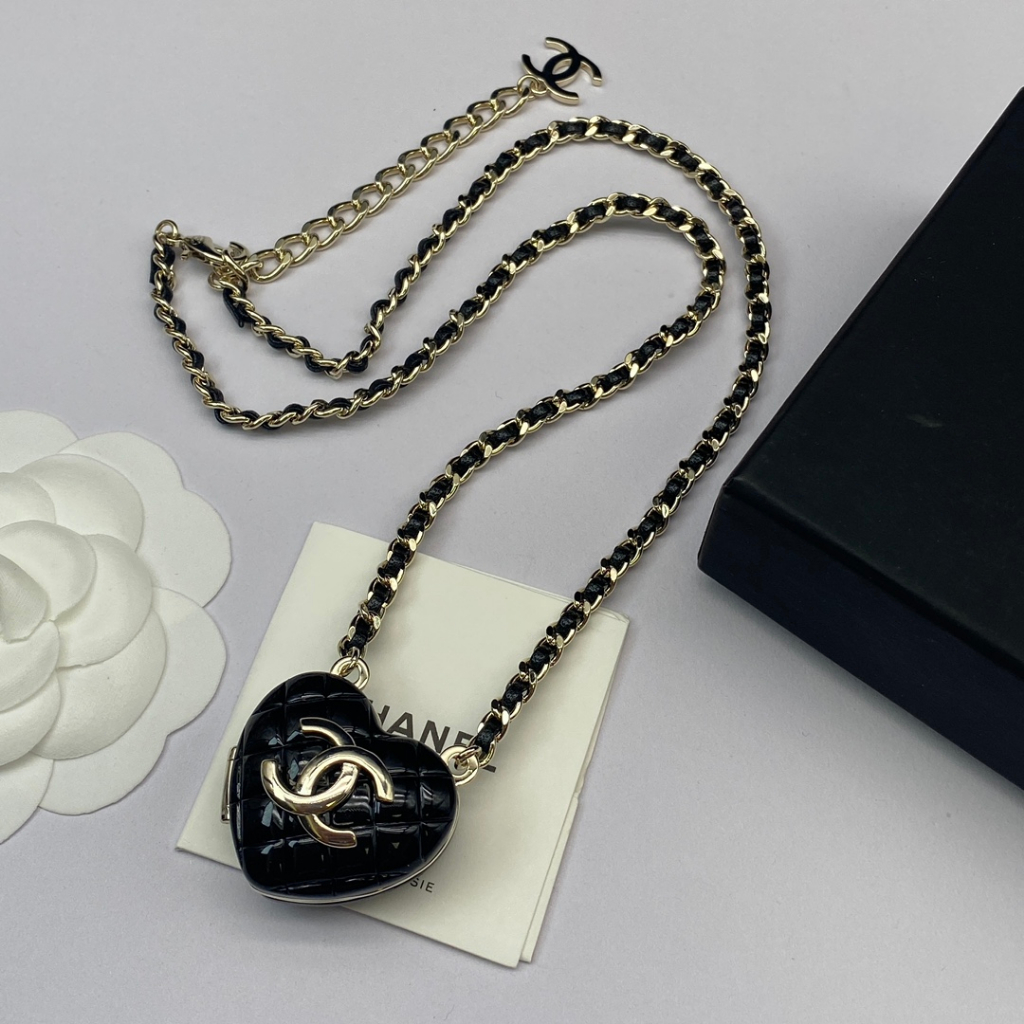 Vòng Cổ Dây Da Đan Mặt Trái Tim Màu Đen Phong Cách Vintage Dành Cho Nữ