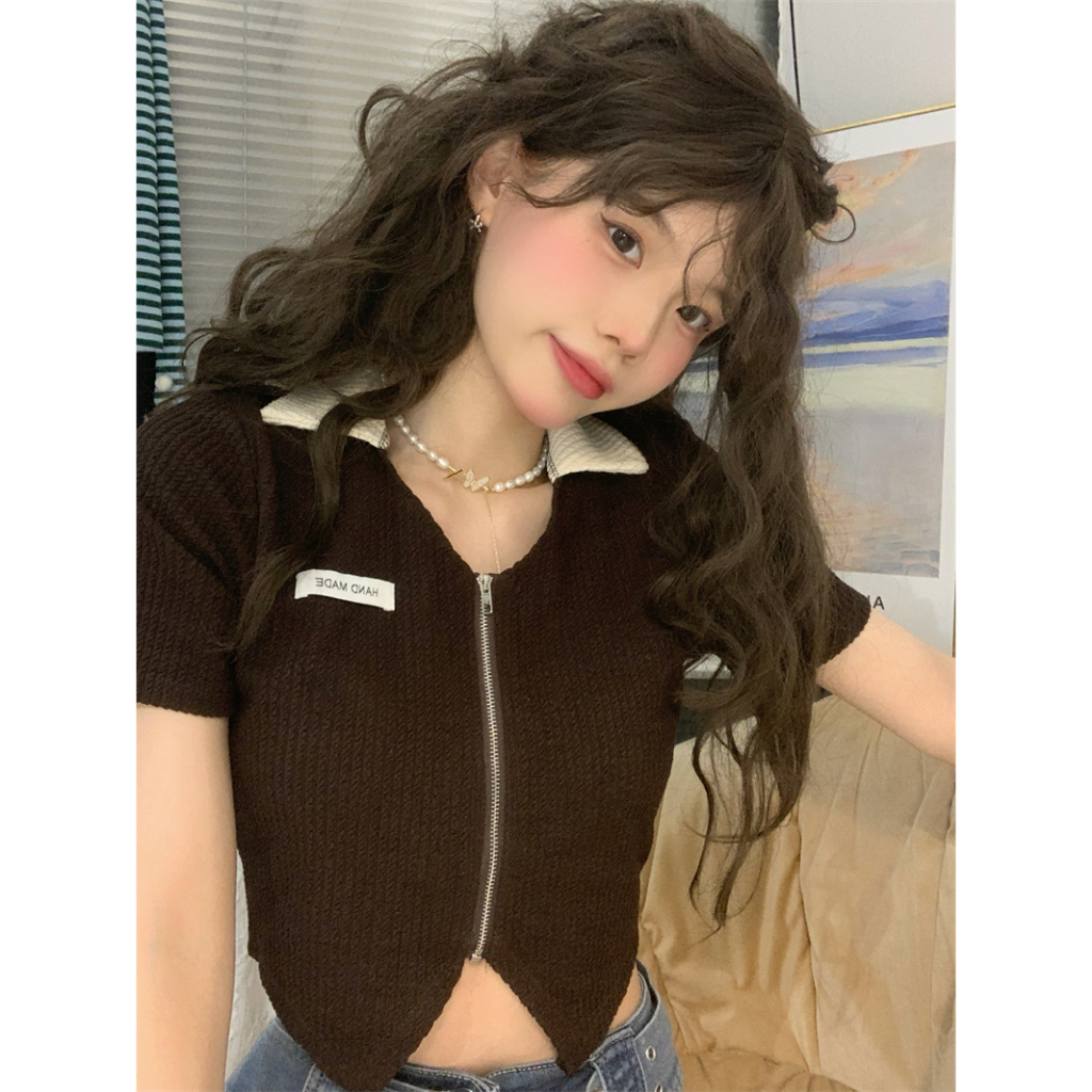 Kaisike Áo polo Tay Ngắn Dáng Ôm Có Khóa Kéo In Chữ Phong Cách Hàn Quốc Thời Trang Mùa Hè 2023 Cho Nữ