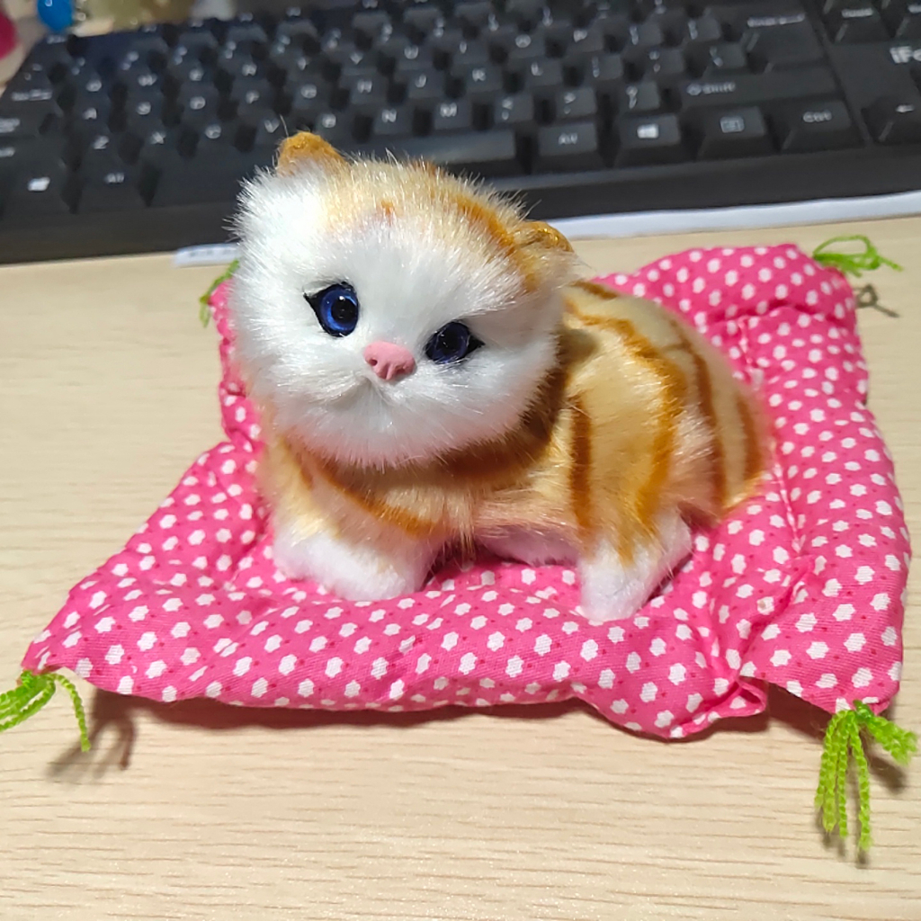 Đồ chơi mèo nhồi bông nằm ngủ có âm thanh dễ thương