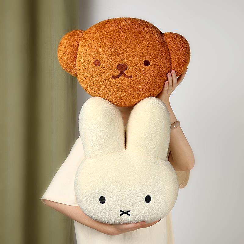 Thỏ Miffy Và Gấu Nhồi Bông Dễ Thương Dùng Trang Trí Ghế Sofa