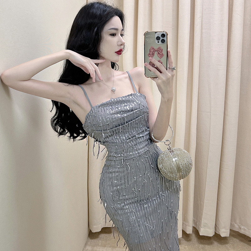 Đầm Hai Dây Xếp Ly Đính Kim Sa Lấp Lánh Quyến Rũ Thời Trang Cho Nữ