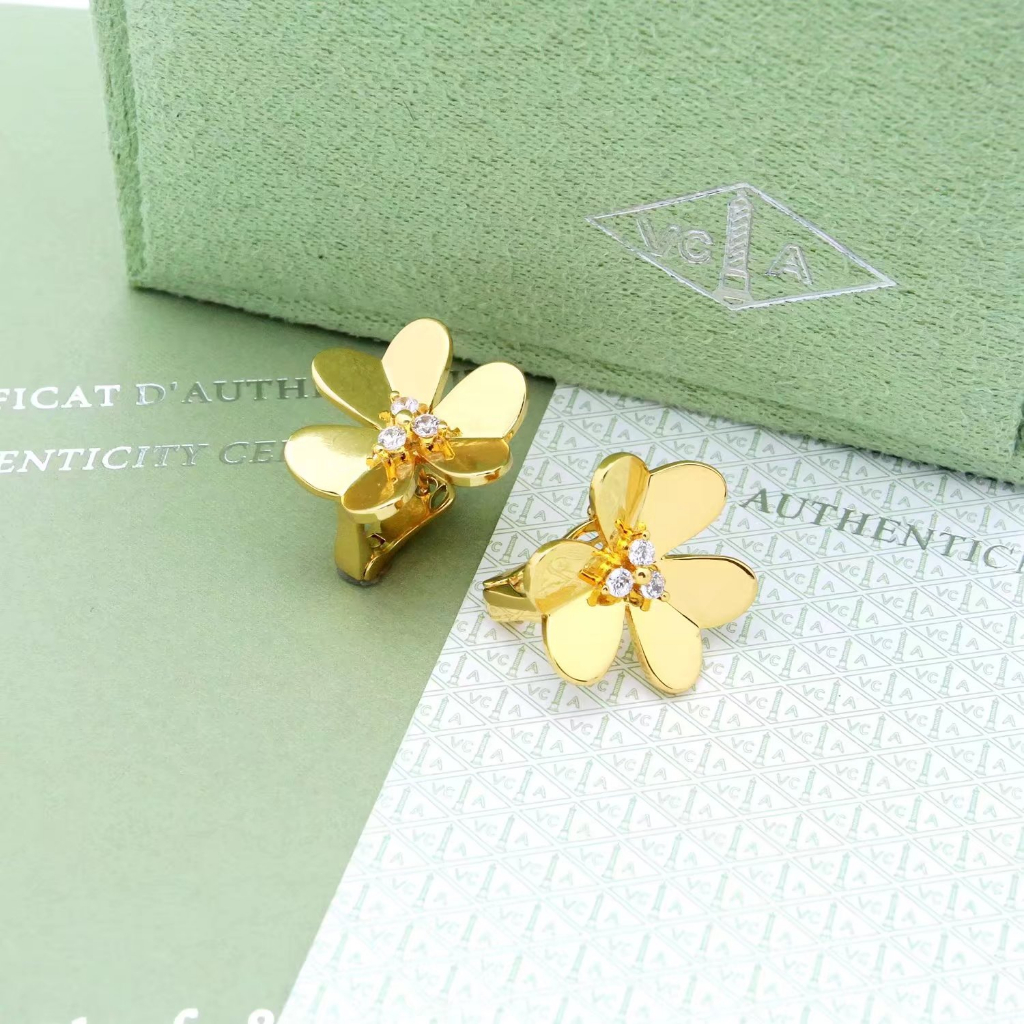 Bông Tai Hình Cỏ Ba Lá Phong Cách Cổ Điển Thời Trang 2023