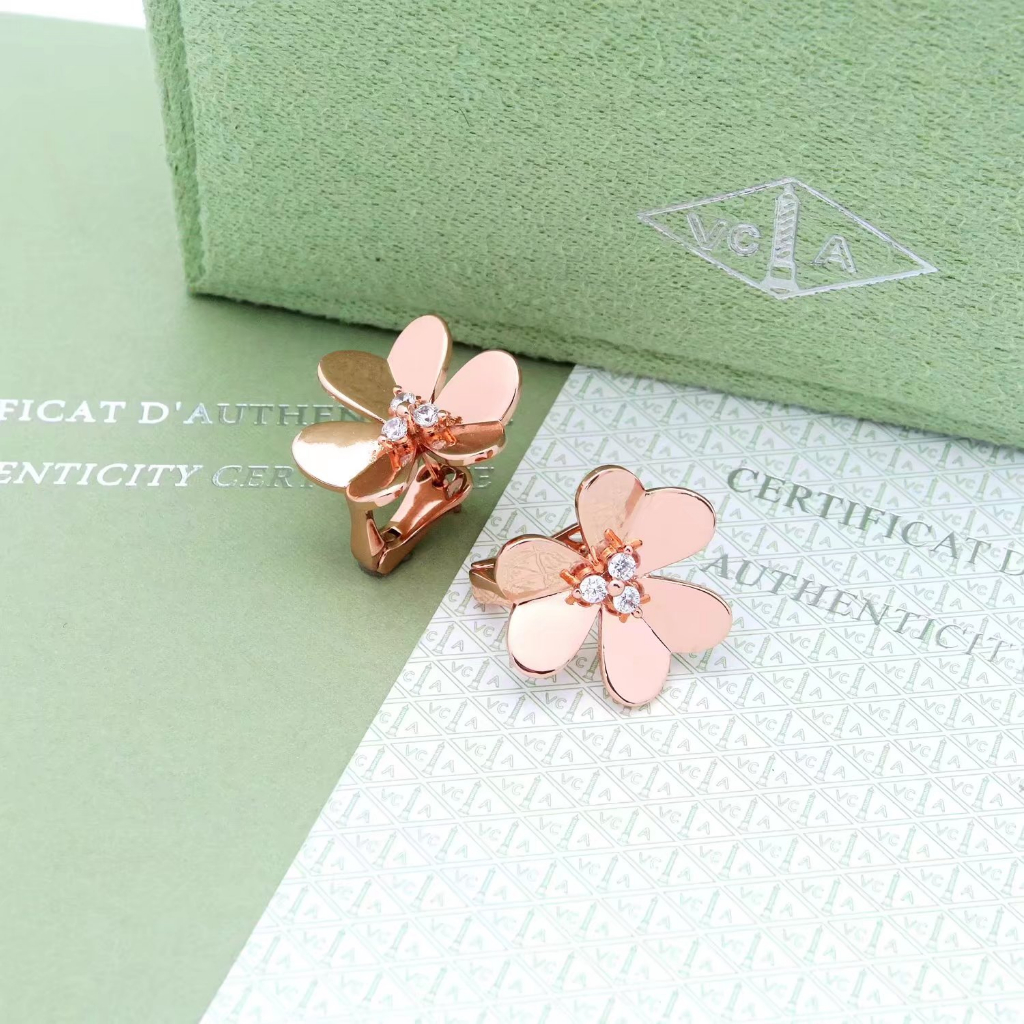 Bông Tai Hình Cỏ Ba Lá Phong Cách Cổ Điển Thời Trang 2023