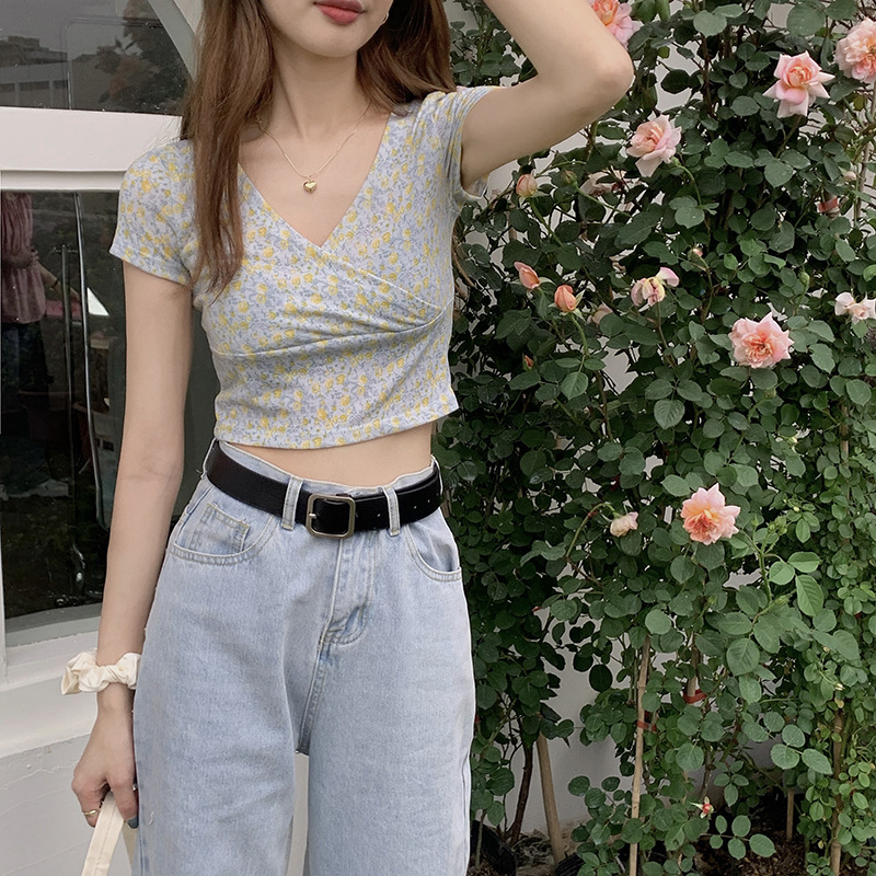 Áo Thun Tay Ngắn Cổ Chữ V Họa Tiết Hoa Phong Cách Hàn Quốc Ngọt Ngào