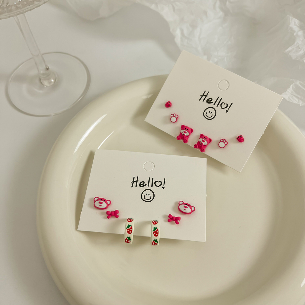 Khuyên Kẹp Vành Tai Không Cần Xỏ Lỗ Hình Tai Gấu / Dâu Tây Nhỏ Dễ Thương Thời Trang Cho Nữ Sinh Và Học Sinh Không C