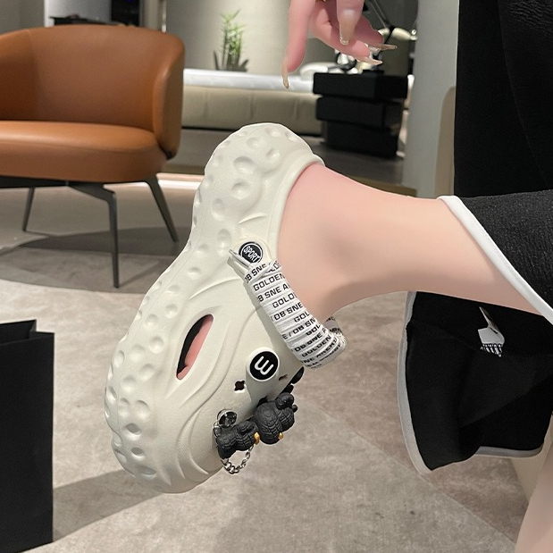 One more shoes⭐Dép Sandal Đế Mềm Chống Trượt Tăng Chiều Cao Họa Tiết Hoạt Hình Dễ Thương Thời Trang Mùa Hè Cho Nữ