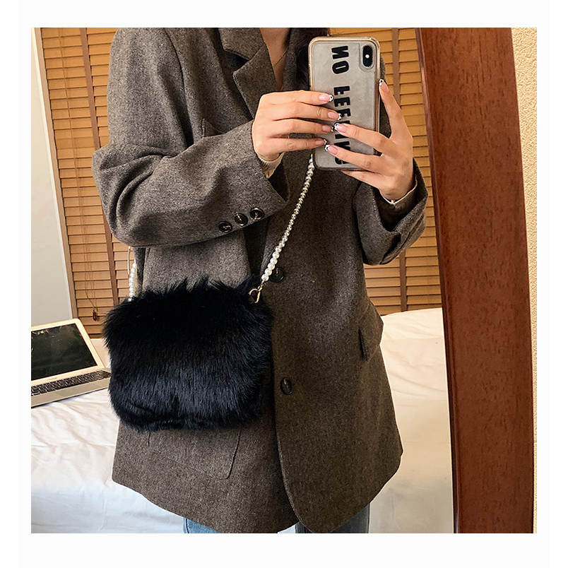 Túi đeo chéo hình vuông nhỏ phối lông dây xích đính ngọc trai giả thời trang thu đông mẫu mới cho nữ