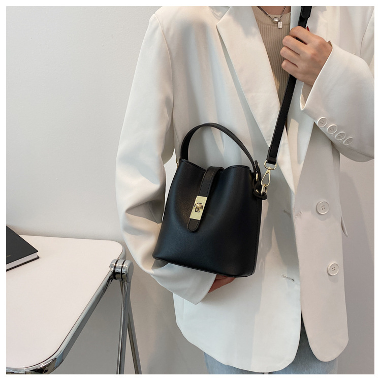 Túi Đeo Chéo Thời Trang Kiểu Dáng Sành Điệu Trẻ Trung