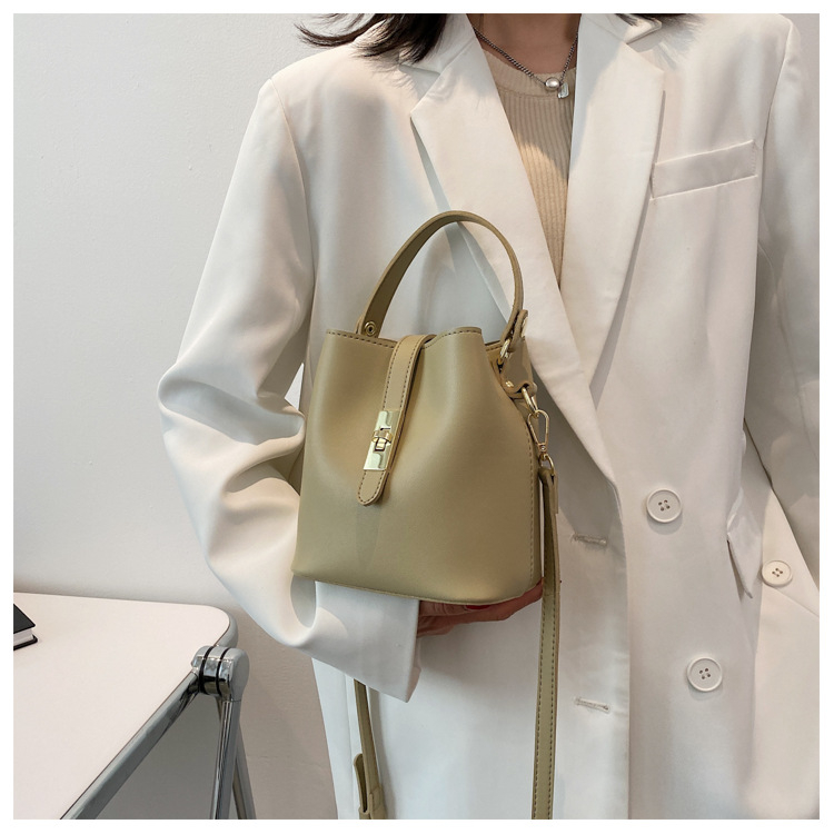 Túi Đeo Chéo Thời Trang Kiểu Dáng Sành Điệu Trẻ Trung