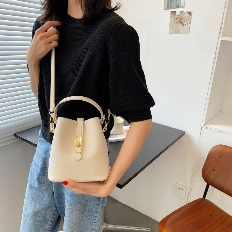 Túi Đeo Chéo Thời Trang Kiểu Dáng Sành Điệu Trẻ Trung