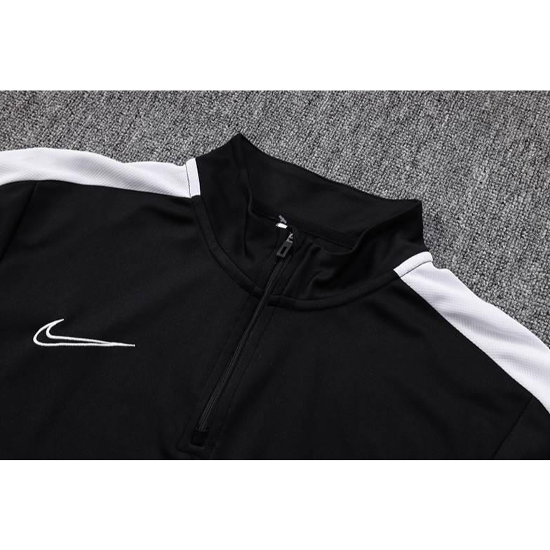 Bộ Đồ Đá Banh Màu Đen Kích Thước 23-24 NK Nửazip Tỉ Lệ 1: 1 Chất Lượng Cao Dành Cho Nam Giới