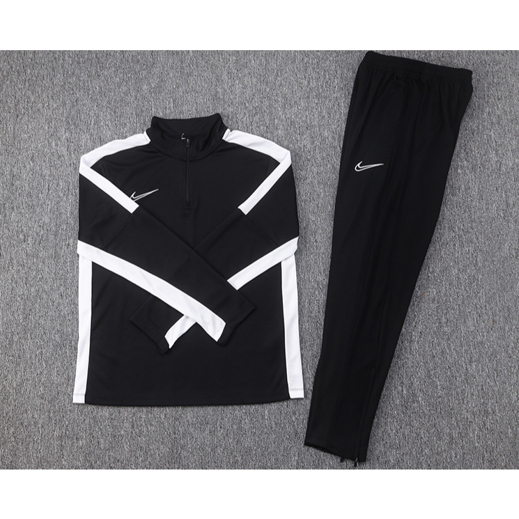 Bộ Đồ Đá Banh Màu Đen Kích Thước 23-24 NK Nửazip Tỉ Lệ 1: 1 Chất Lượng Cao Dành Cho Nam Giới