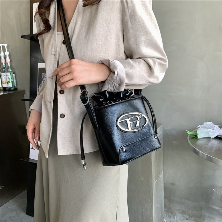 Túi Đeo Vai Dây Rút Màu Sắc Tương Phản Thời Trang 2023 Cho Nữ