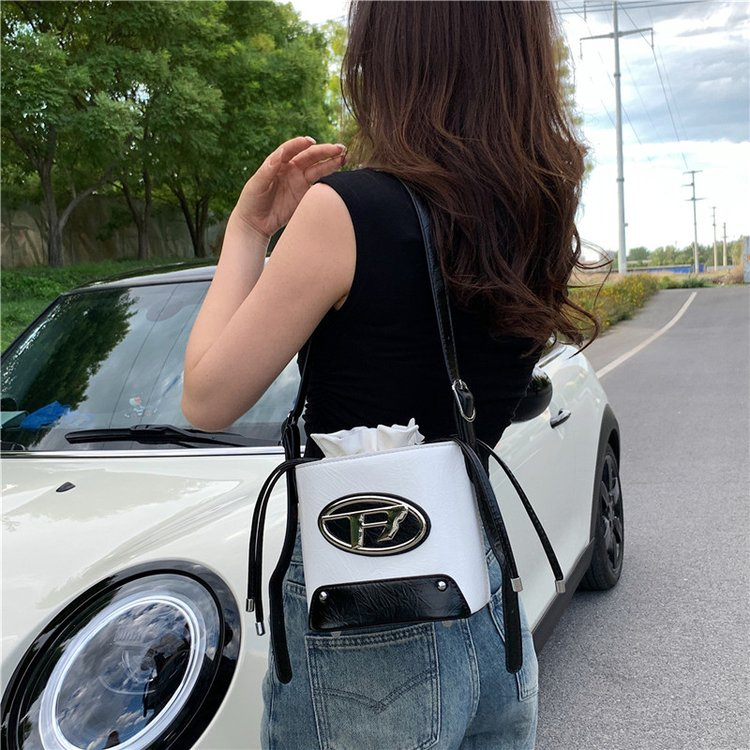 Túi Đeo Vai Dây Rút Màu Sắc Tương Phản Thời Trang 2023 Cho Nữ