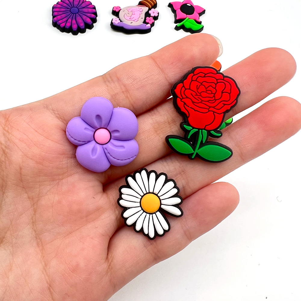 1 Ghim Cài Giày Dép Chính Hãng Hình Hoa Croc JIBZ Làm Quà Tặng Cho Bạn Gái