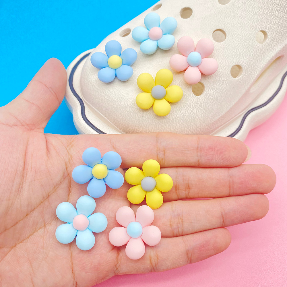 1 Ghim Cài Giày Dép Chính Hãng Hình Hoa Croc JIBZ Làm Quà Tặng Cho Bạn Gái