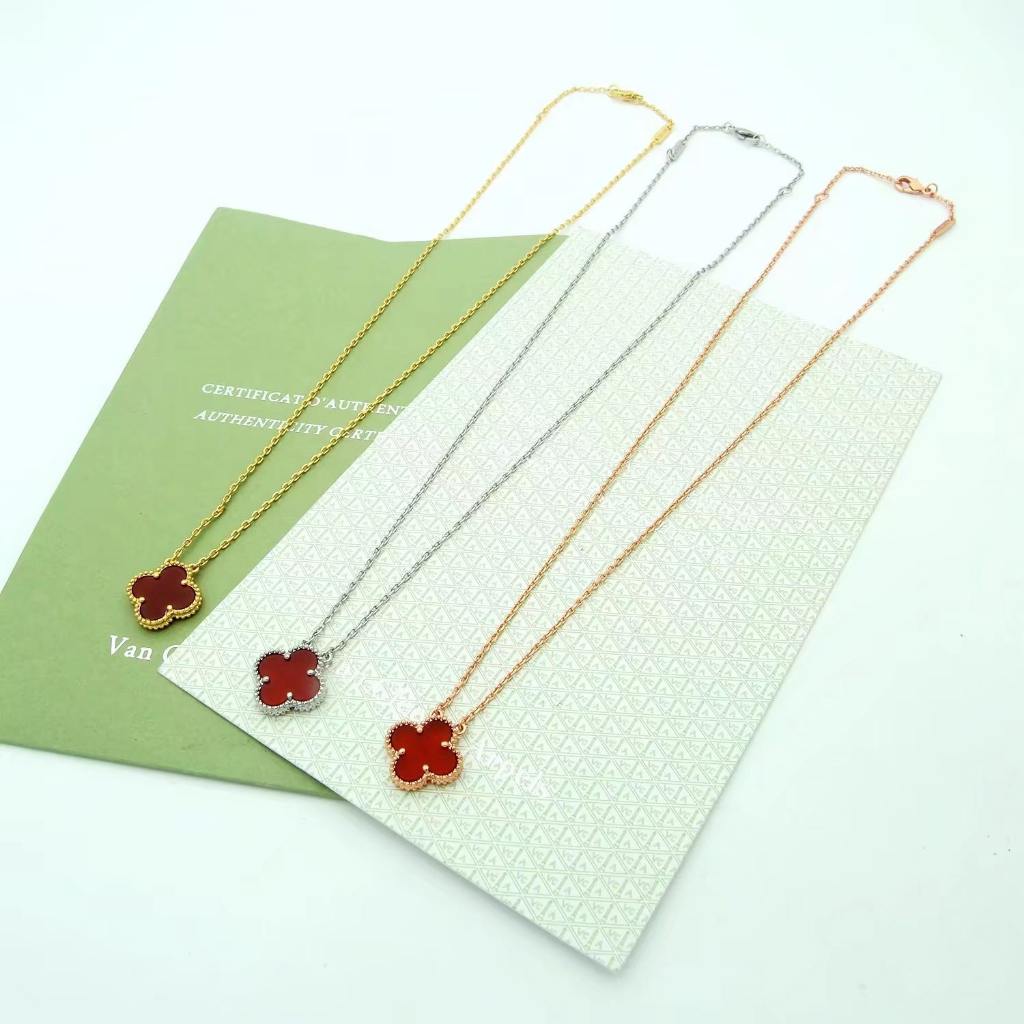 Vòng cổ Mặt Cỏ Bốn Lá Cổ Điển Mới 2023