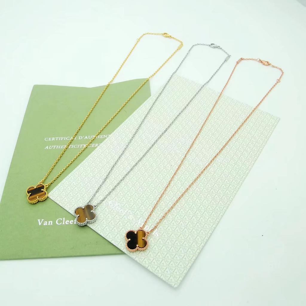 Vòng cổ Mặt Cỏ Bốn Lá Cổ Điển Mới 2023