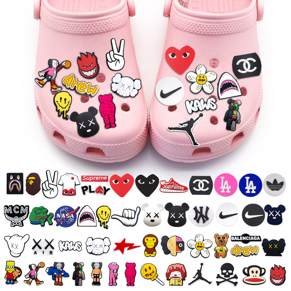 Hot Jibbitz 1 Phụ Kiện Khóa Dép Crocs Trang Trí Hình logo Hoạt Hình Thời Trang Quà Tặng Dành Cho Người Lớn