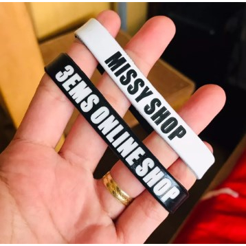 ECGIFT SW005 MOQ 1PC Khắc hai lớp Silicon Vòng đeo tay cá nhân hóa Tên khắc