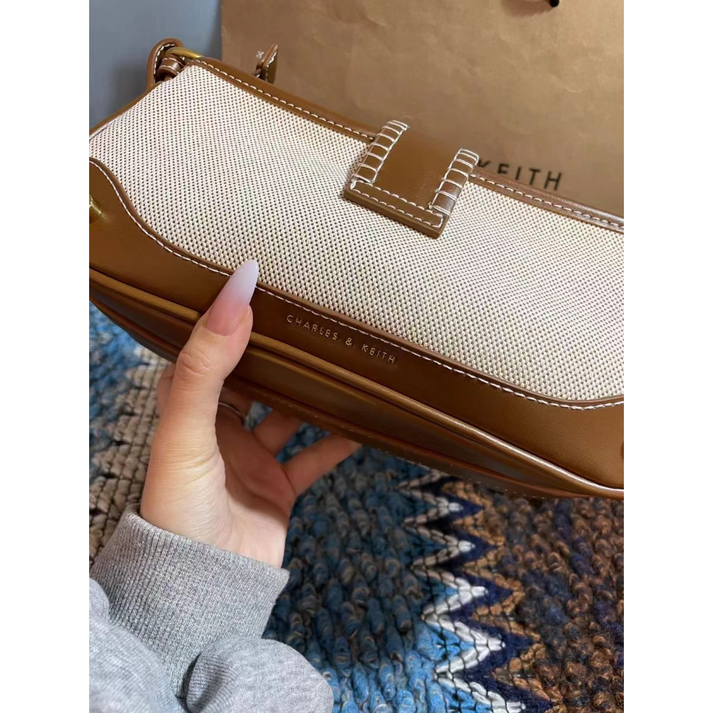 Túi Xách Đeo Vai Phối Khóa Kim Loại Phong Cách punk Mới Cho Nữ