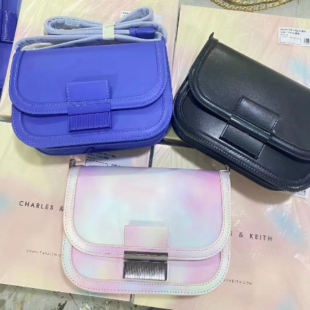 80781986 Áo Thun Thiết Kế Mới Có Khóa Kim Loại