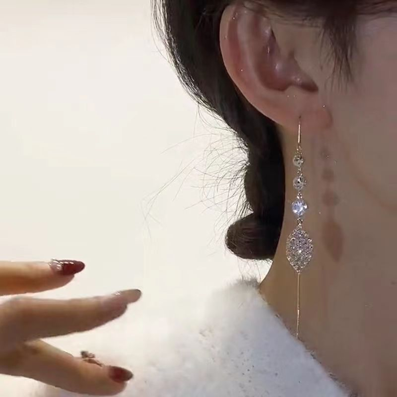Bông Tai Dáng Dài Hình Chiếc Lá Đính Đá Zircon Thời Trang Cho Nữ