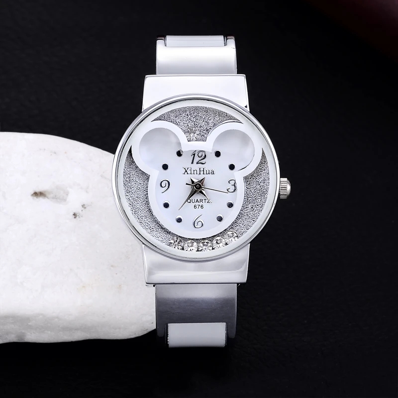 Đồng Hồ Quartz Trang Trí Hình Chuột Mickey Hoạt Hình Chất Liệu Thép Không Gỉ CQ03