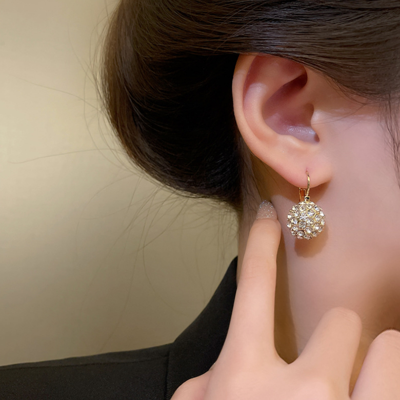 Bông Tai Đính Đá Quý Hình Bán Nguyệt Sang Trọng Thời Trang