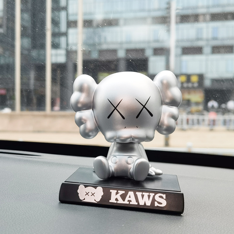 Mô Hình Nhân Vật KAWS 9 Kiểu Dáng Đang Nằm Trong Phim Hoạt Hình One Piece Bằng PVC Trang Trí Xe Hơi