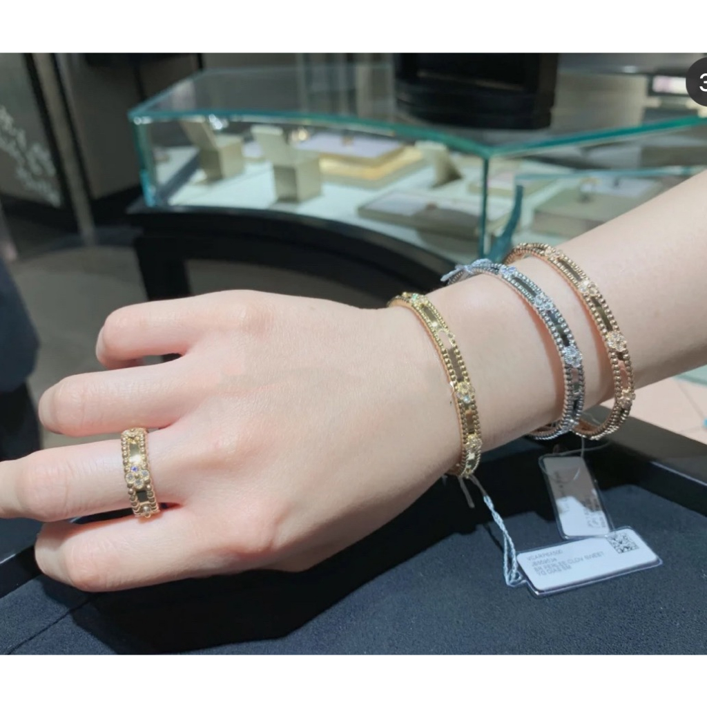 Vòng Tay Thép Titan Họa Tiết Cỏ Bốn Lá Cá Tính Cổ Điển 2023 Có logo